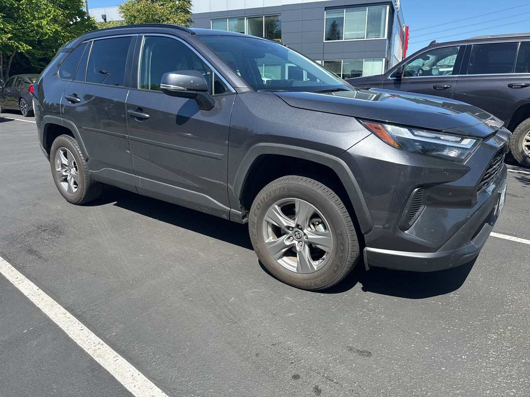 2024 Toyota Rav4 XLE - Image 3