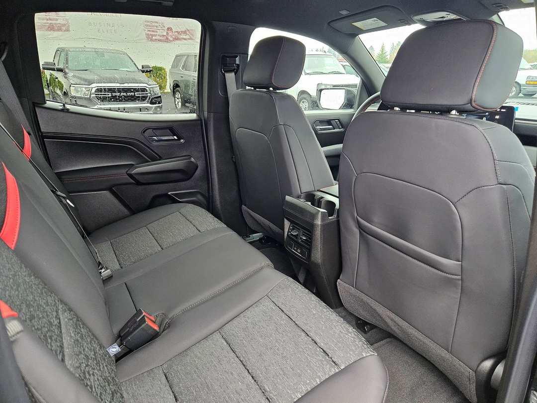 2026 Chevrolet Colorado Z71 - Image 40