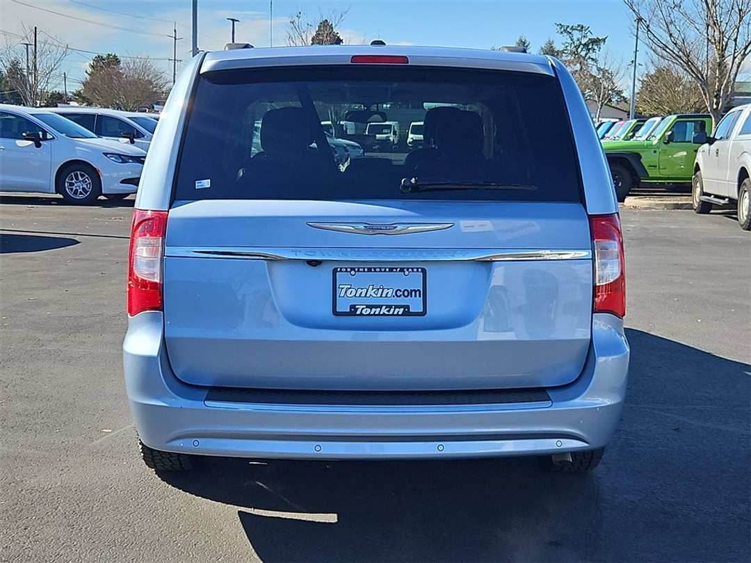 2012 Chrysler Town & Country TouringL - Image 5