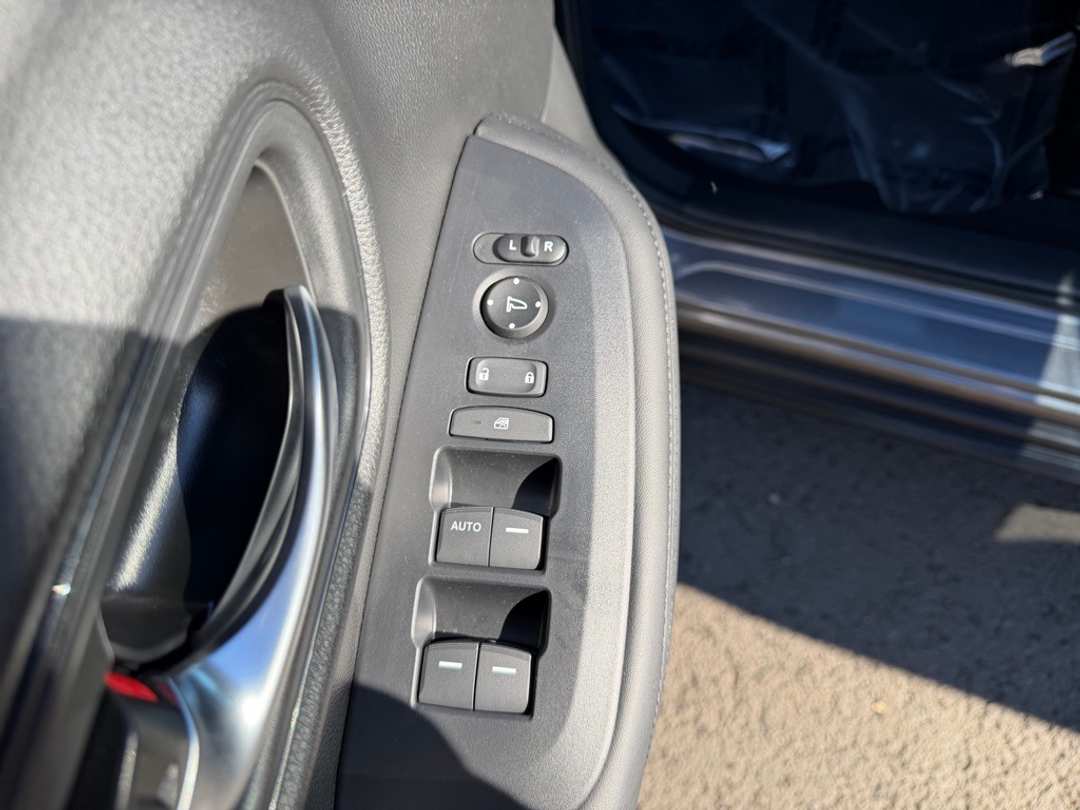 2025 Honda HR-V LX - Image 13