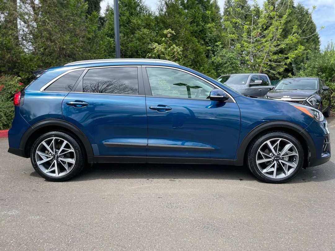 2020 Kia Niro Touring - Image 3