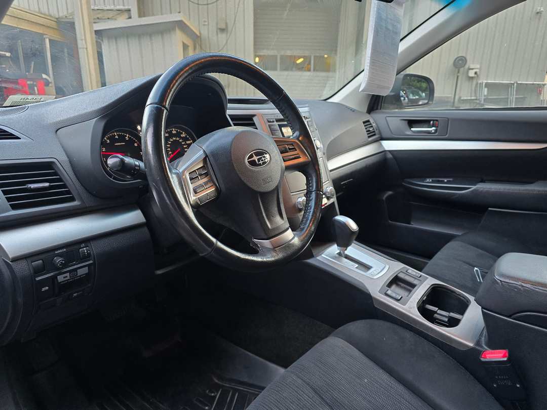 2013 Subaru Outback 2.5i Premium - Image 3