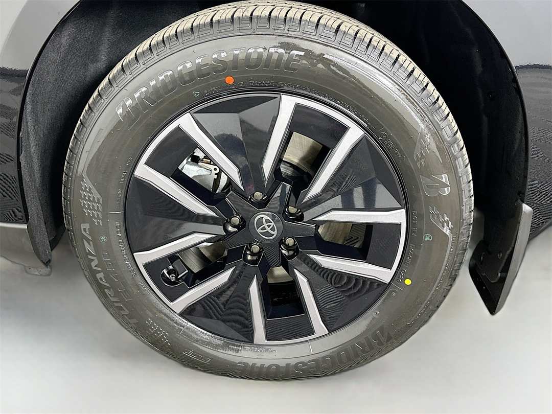 2026 Toyota Bz XLE Plus - Image 31