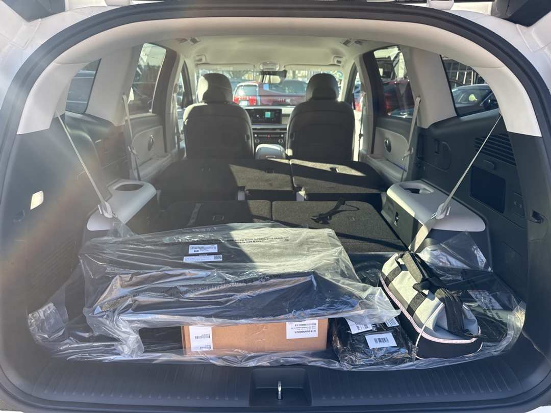 2026 Hyundai Ioniq 9 SEL - Image 11