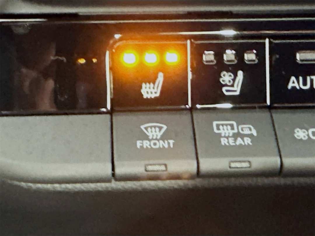 2025 Toyota Crown Signia Limited - Image 21