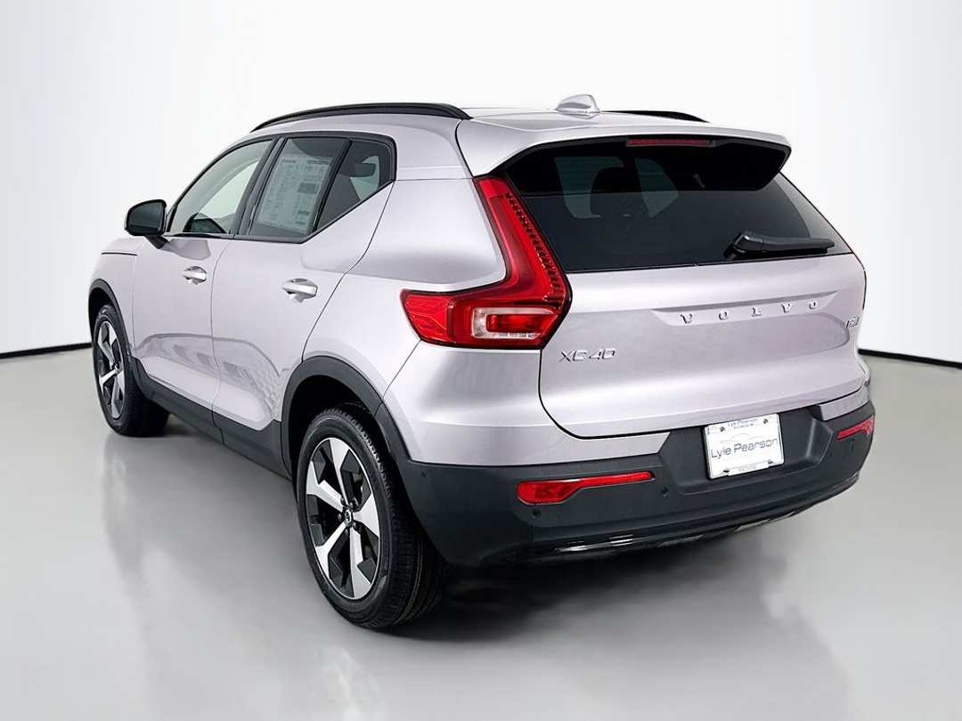 2026 Volvo Xc40 B5 Plus - Image 3