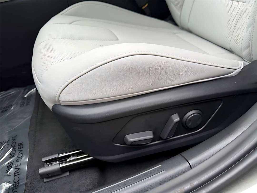 2026 Hyundai Elantra Limited - Image 14