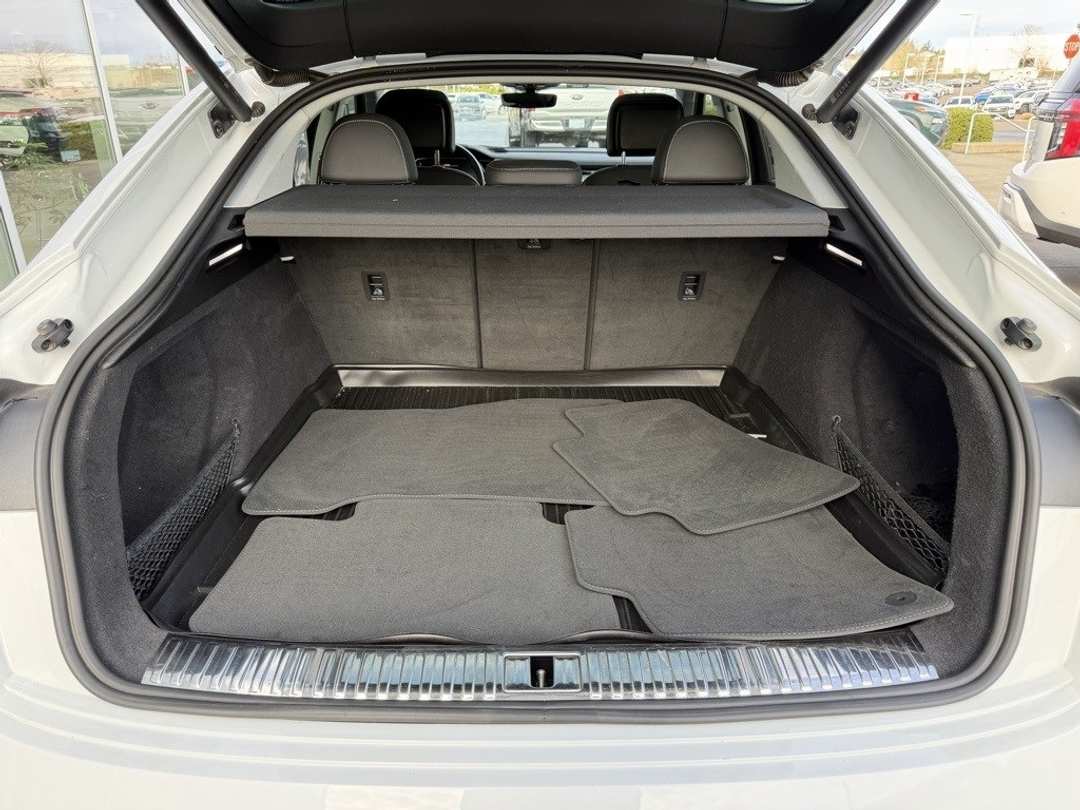 2022 Audi E-Tron sportback S line Premium - Image 10