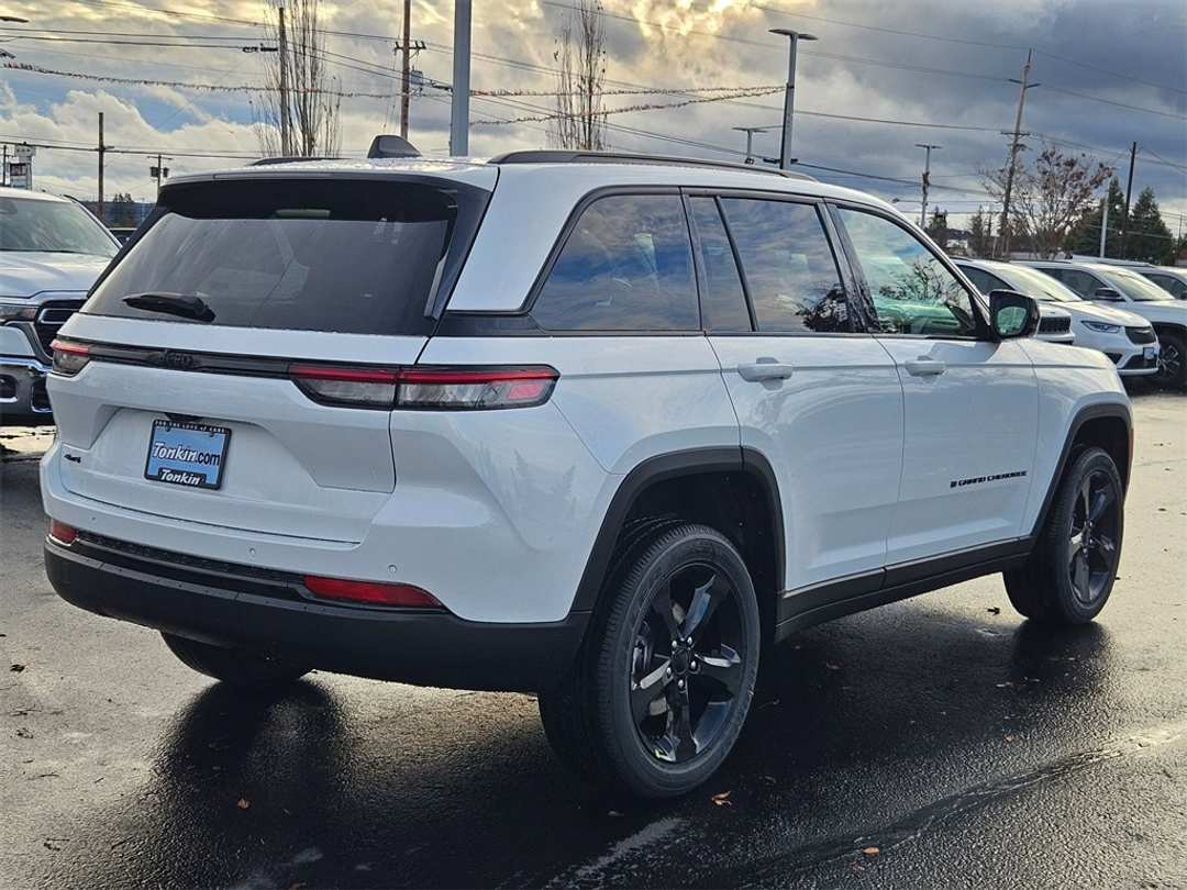 2025 Jeep Grand Cherokee Altitude X - Image 6