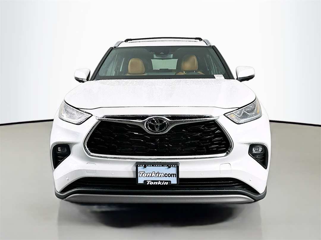 2026 Toyota Highlander Platinum - Image 2
