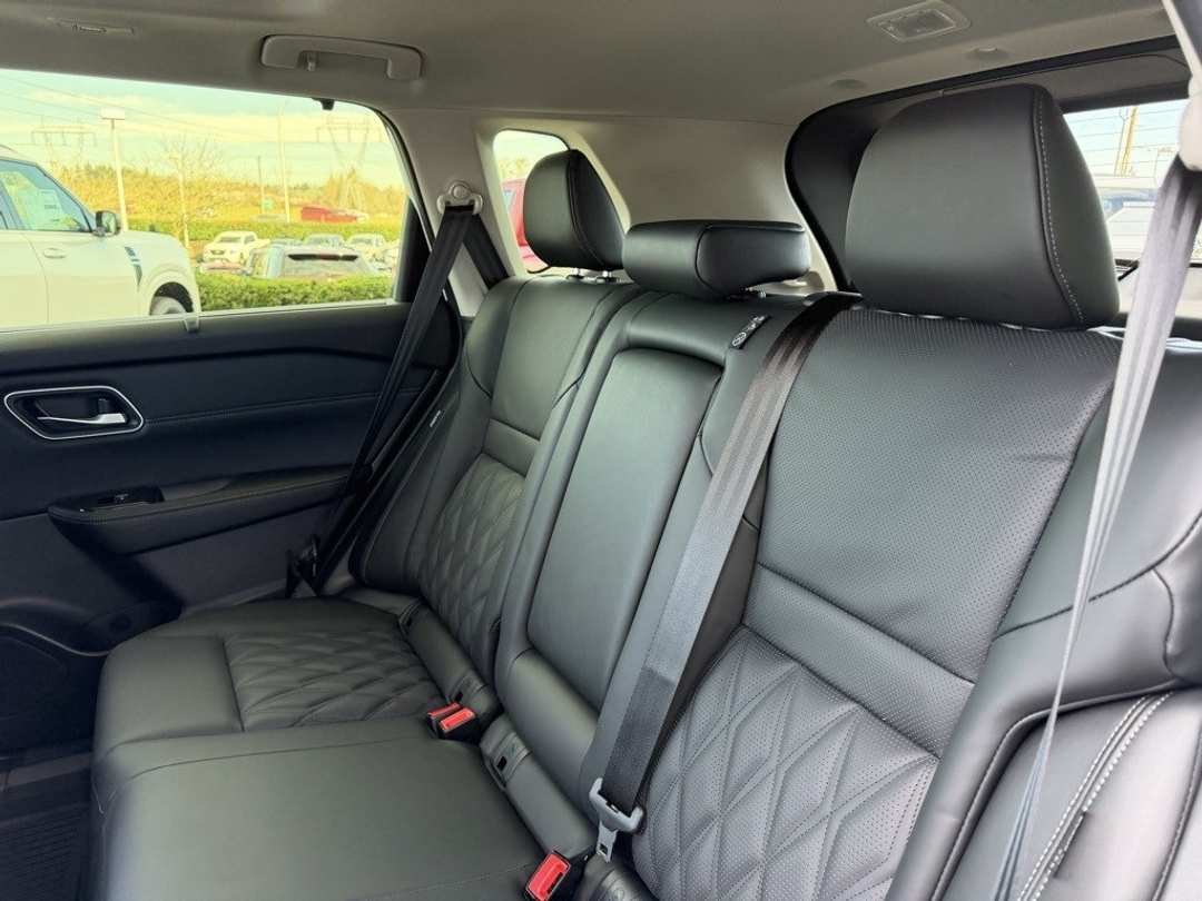 2026 Nissan Rogue Platinum - Image 31