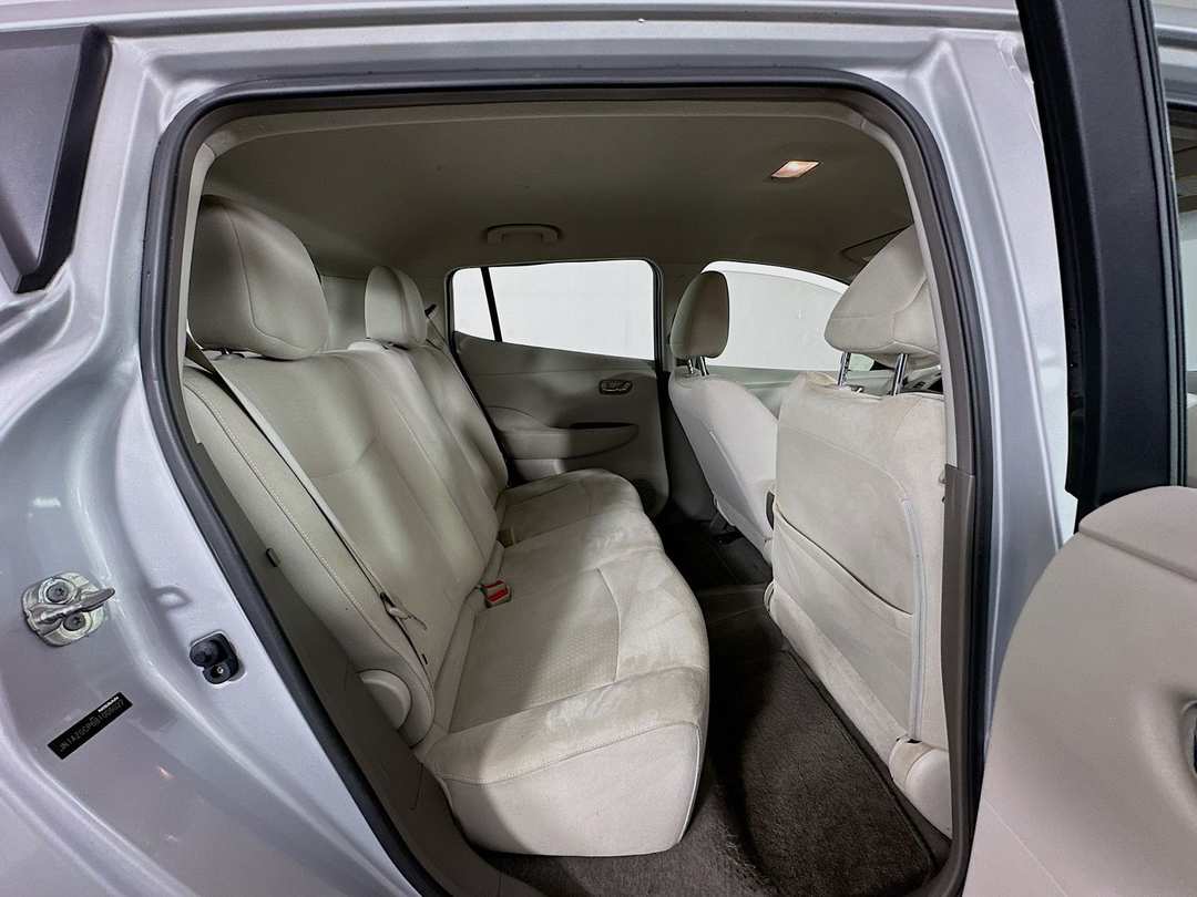 2011 Nissan LEAF SL - Image 26