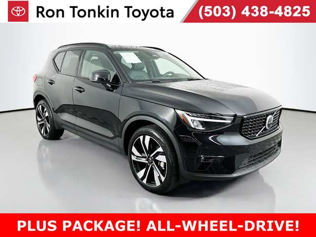 2025 Volvo Xc40 B5 Plus Dark Theme