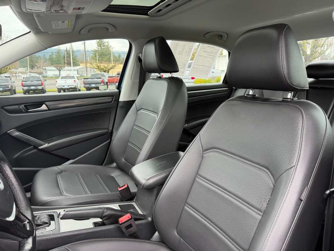 2020 Volkswagen Passat 2.0T RLine - Image 17