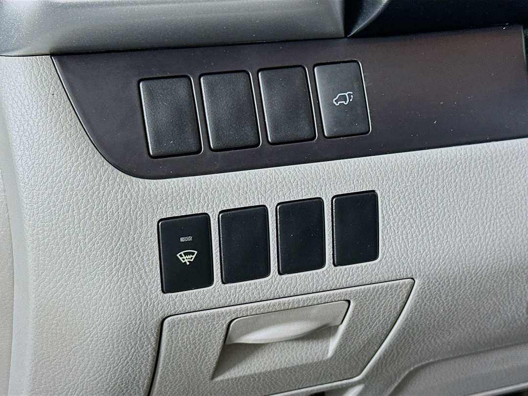 2015 Toyota Highlander XLE V6 - Image 11