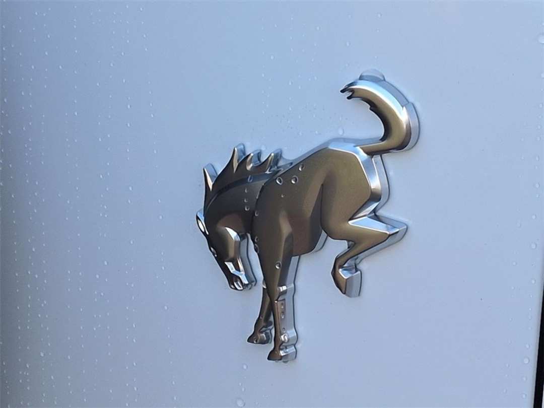 2025 Ford Bronco Outer Banks - Image 25