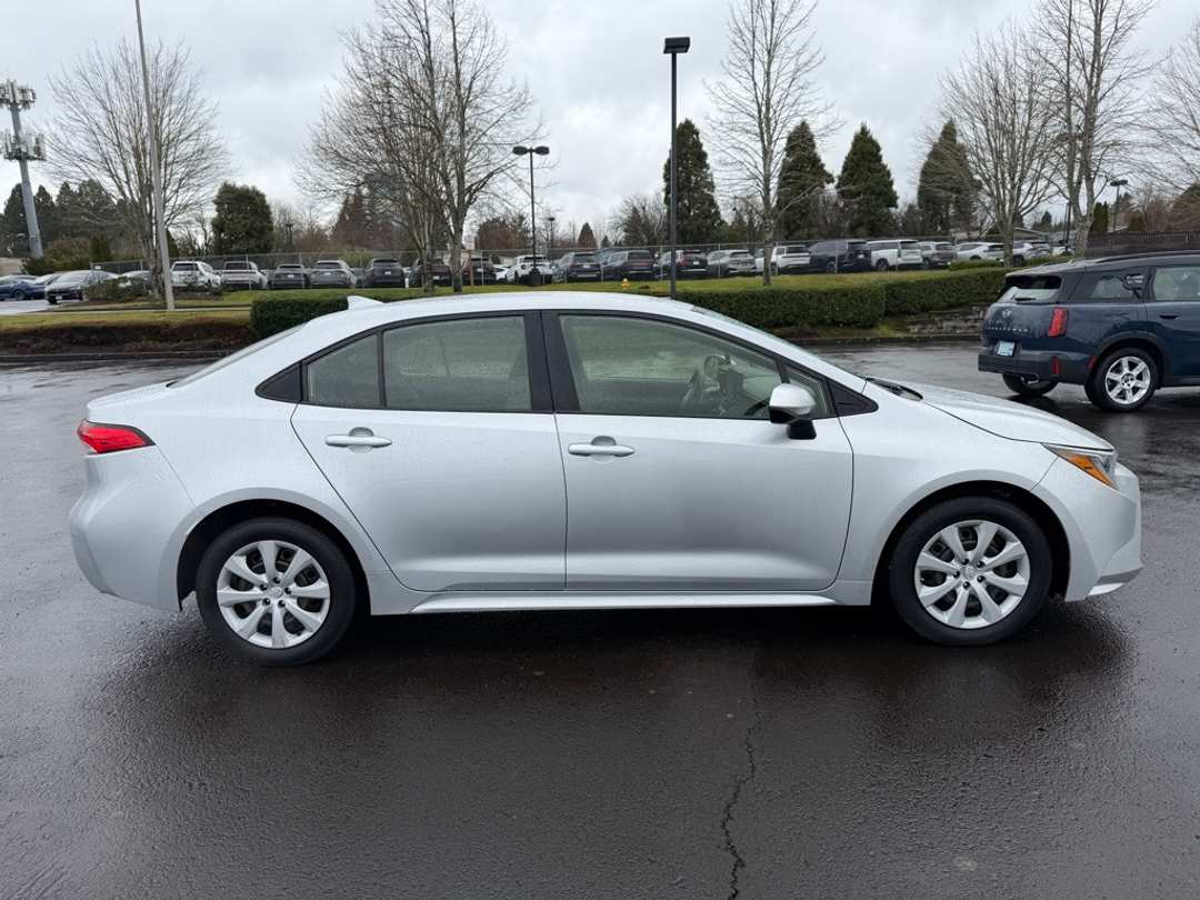2022 Toyota Corolla LE - Image 9