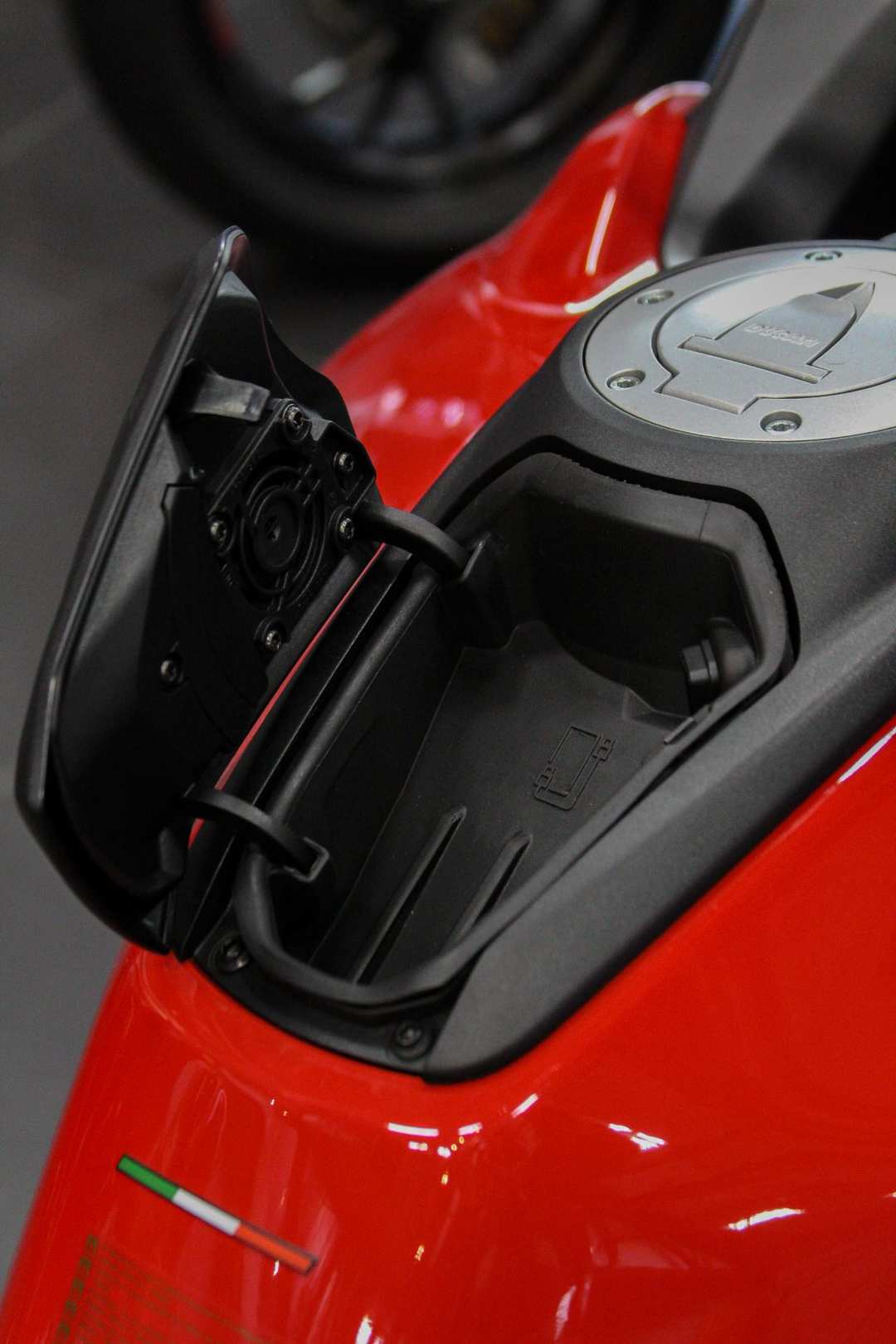 2024 Ducati Multistrada V4 S Travel & Radar - Image 7