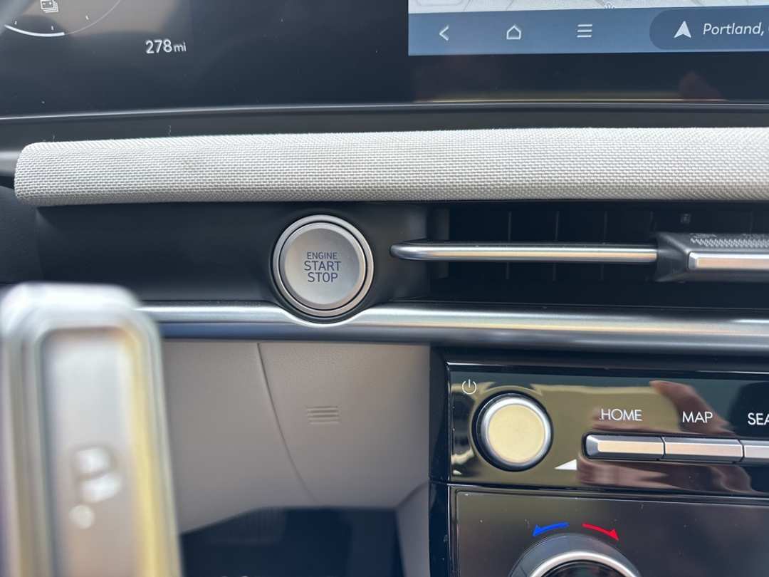 2025 Hyundai Tucson Limited - Image 26