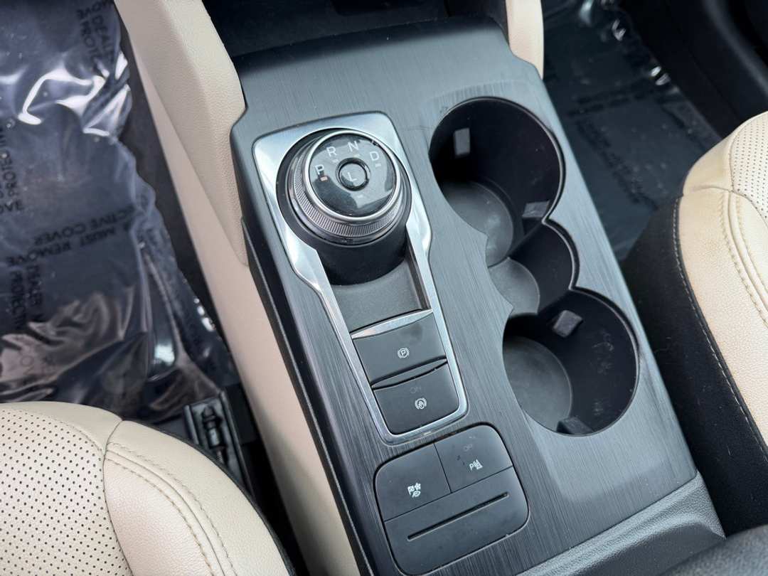 2022 Ford Escape Titanium - Image 25