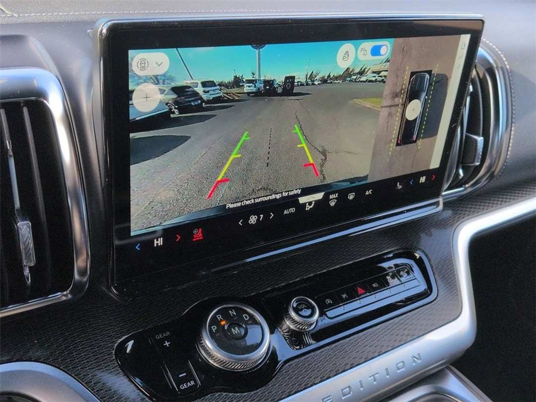 2025 Ford Expedition Platinum - Image 20