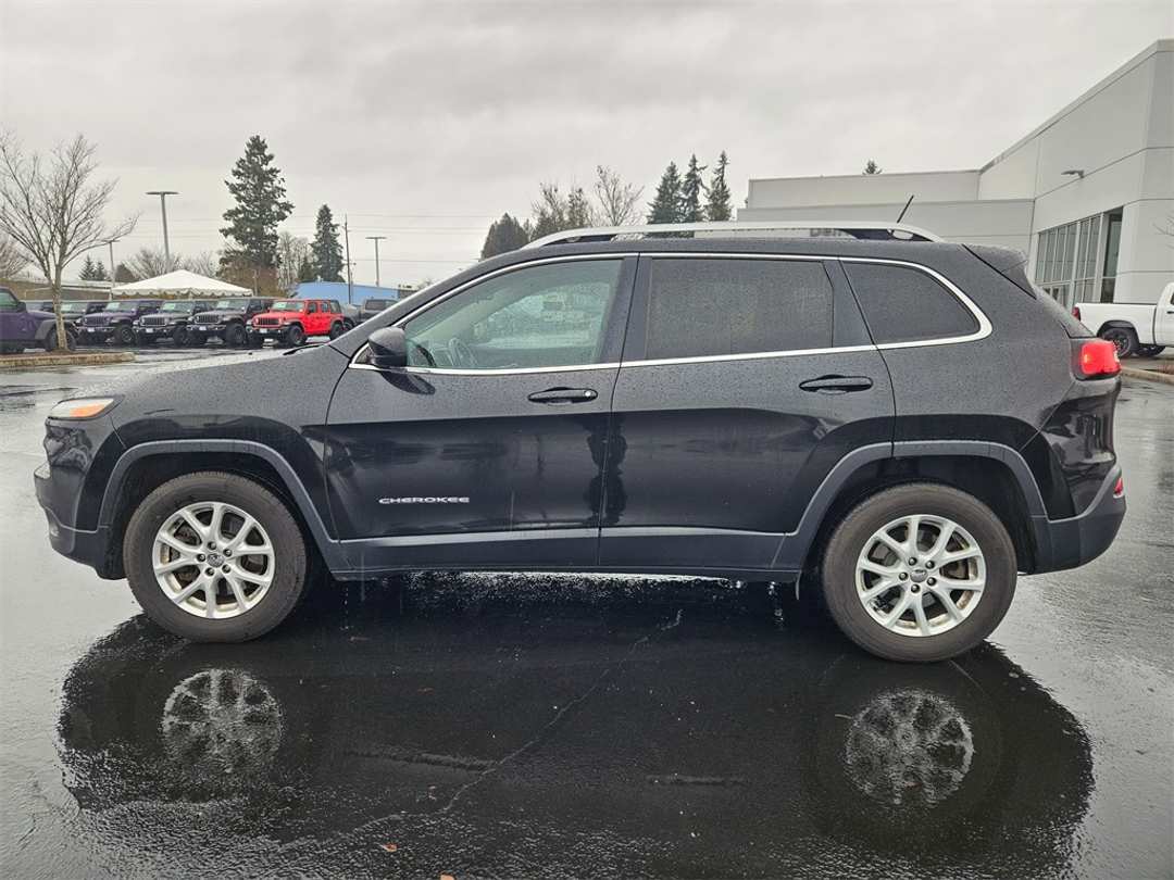 2016 Jeep Cherokee Latitude - Image 3