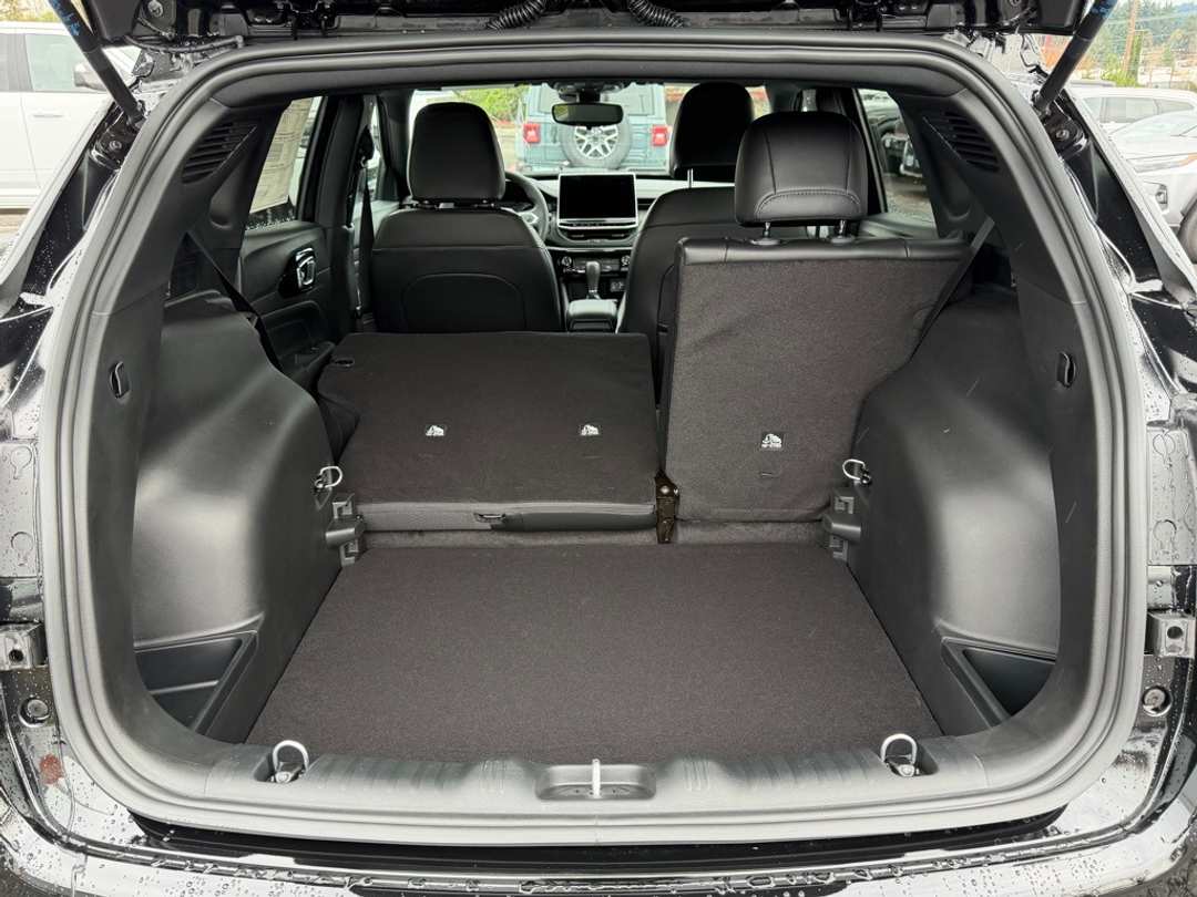 2026 Jeep Compass Latitude - Image 11