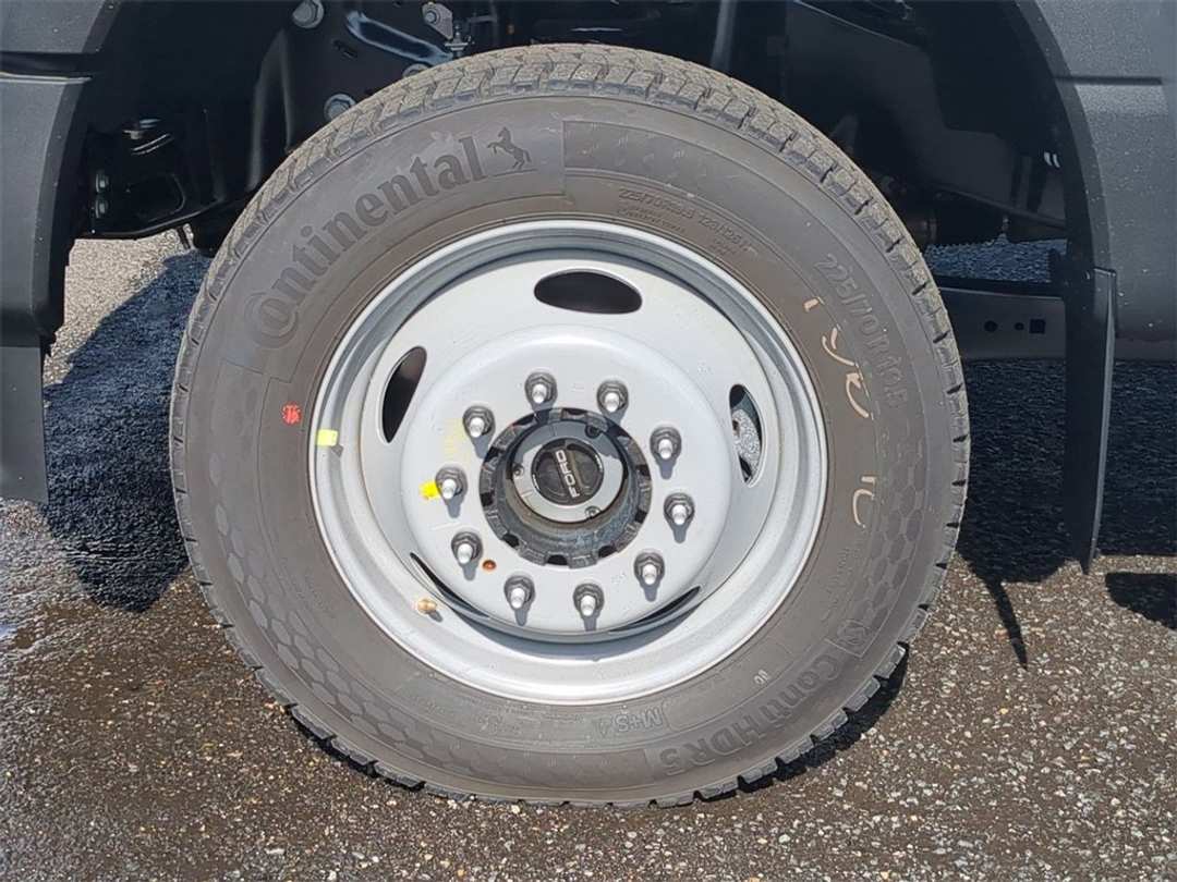 2024 Ford F-450Sd XL - Image 28