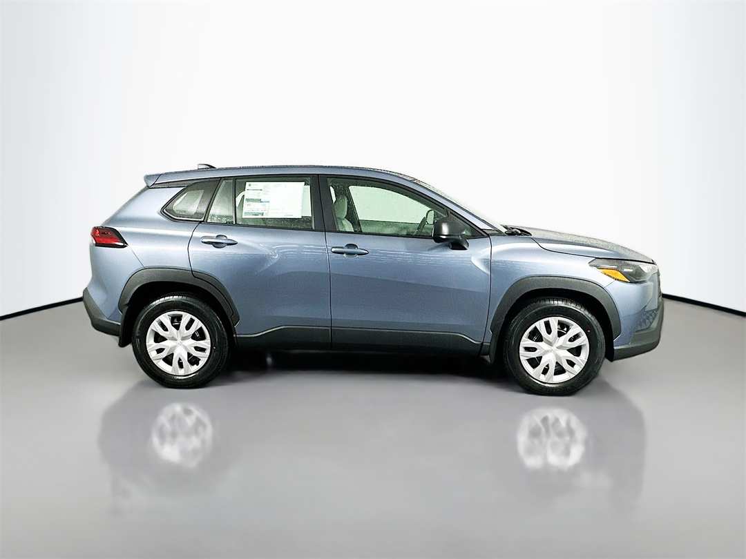 2026 Toyota Corolla Cross L - Image 8