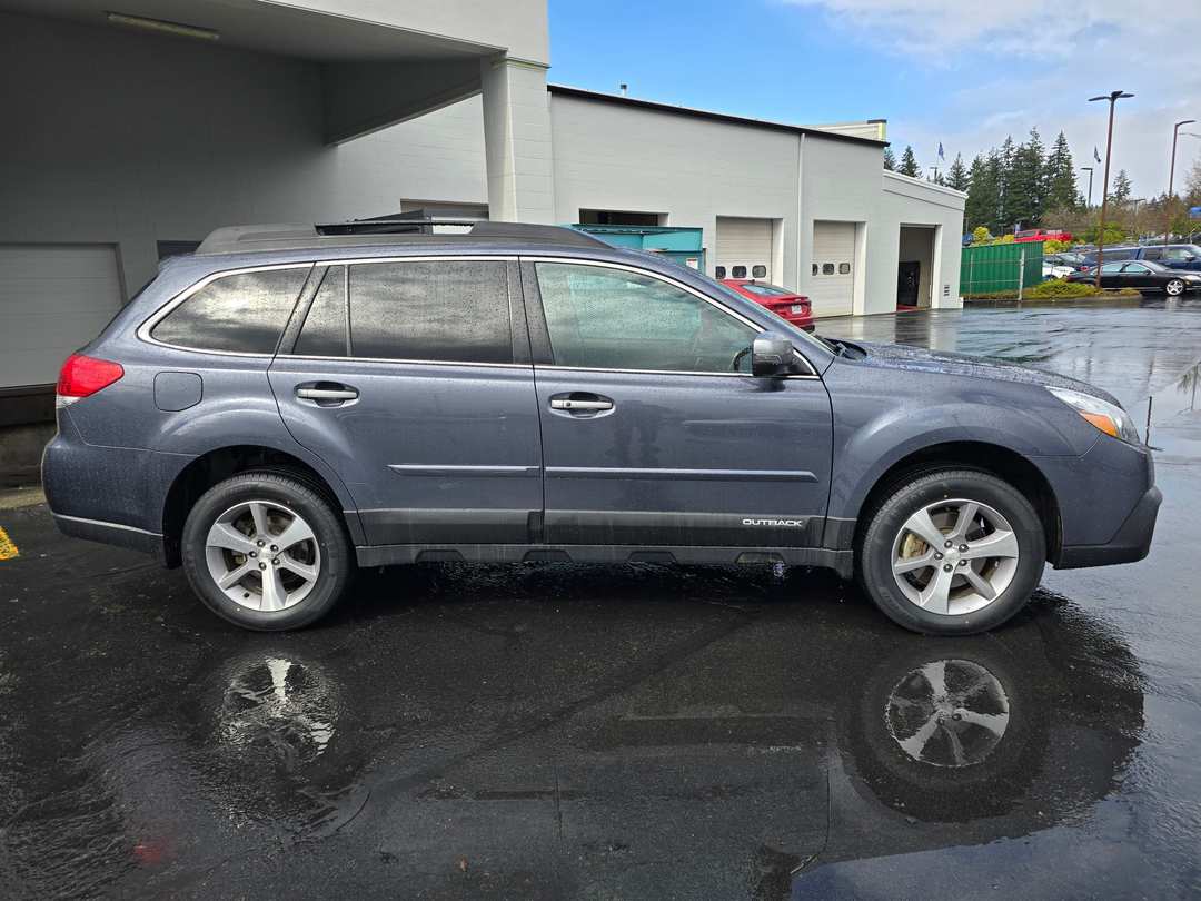 2014 Subaru Outback 3.6R - Image 3