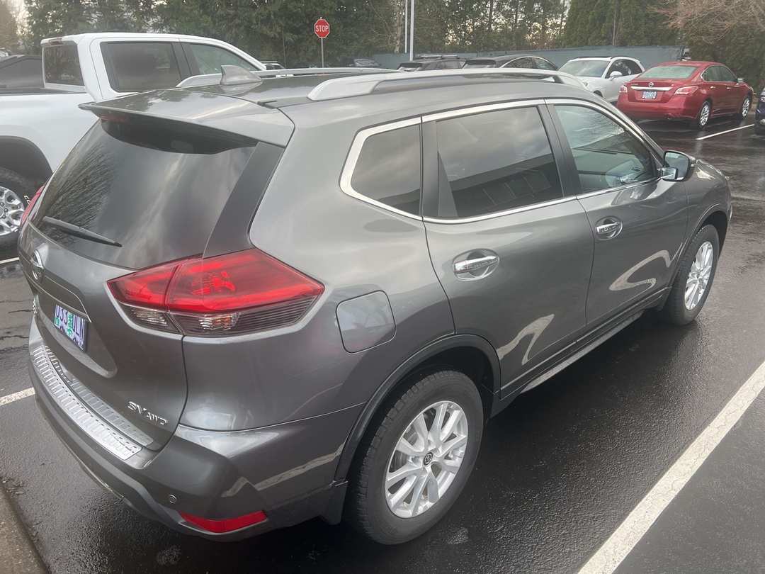 2019 Nissan Rogue SV - Image 3