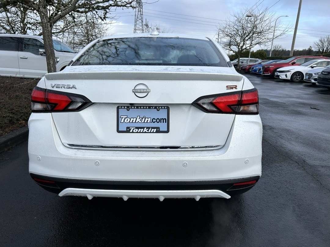 2025 Nissan Versa 1.6 SR - Image 6