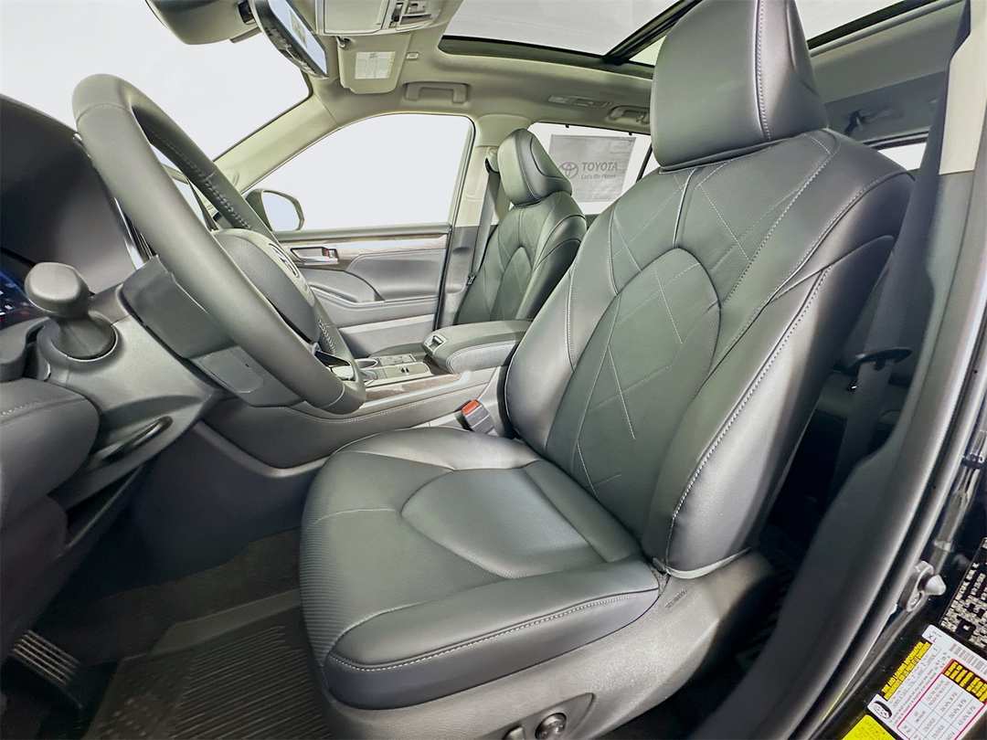 2026 Toyota Highlander Platinum - Image 22