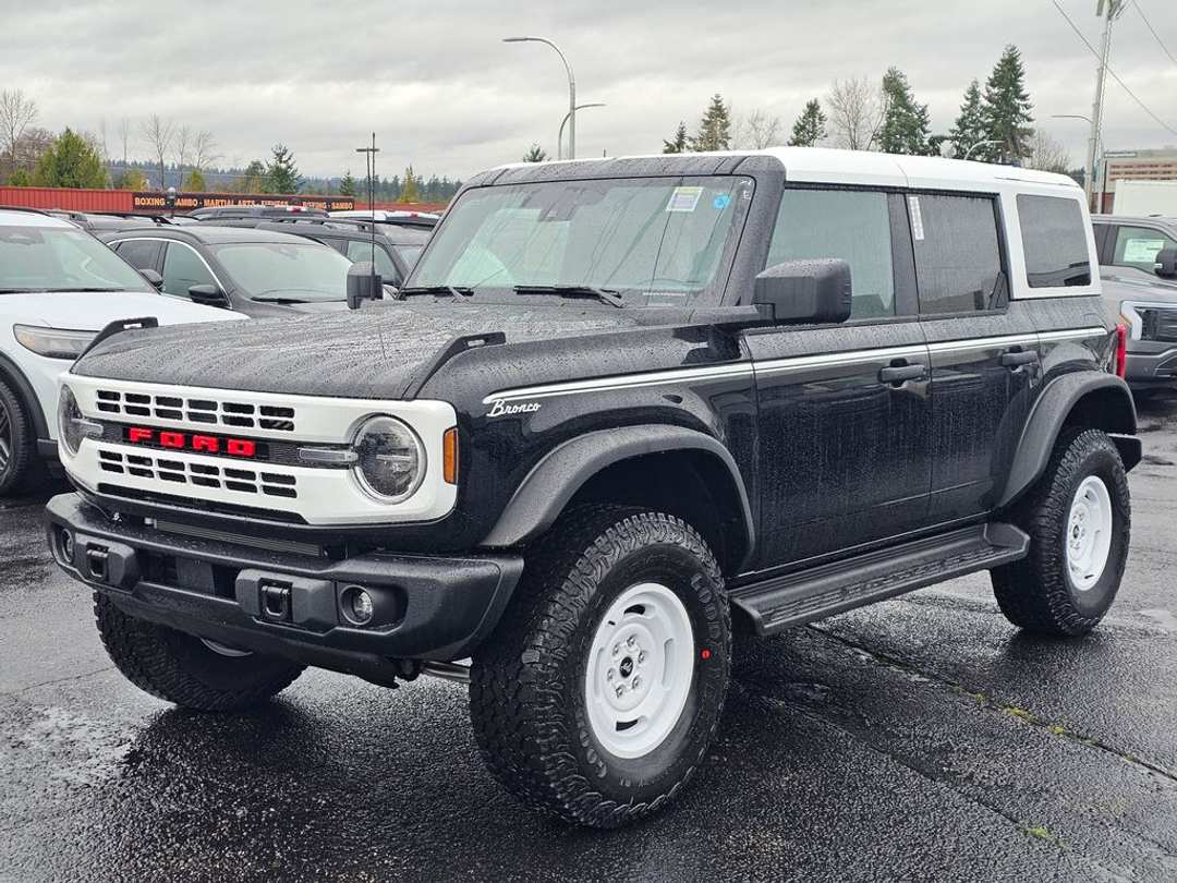 2025 Ford Bronco Heritage Edition - Image 3