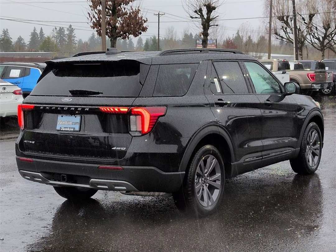 2026 Ford Explorer Active - Image 5
