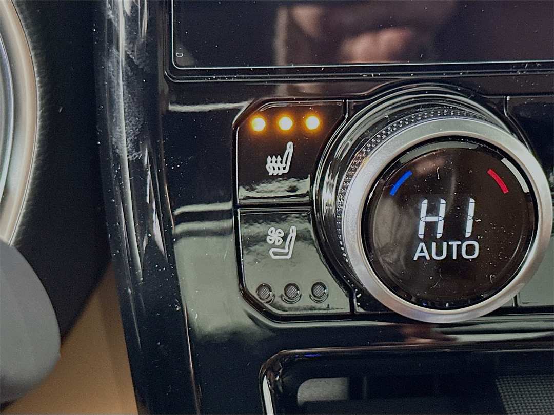 2026 Toyota Highlander Platinum - Image 21