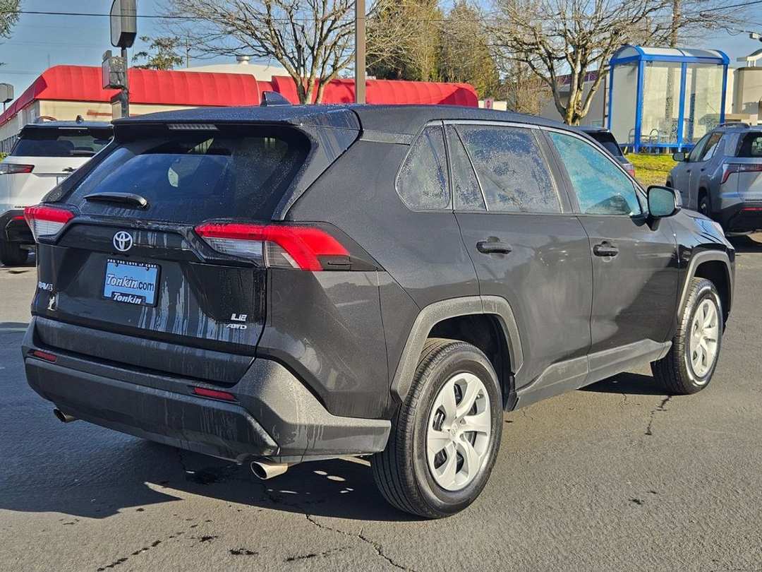 2024 Toyota Rav4 LE - Image 6