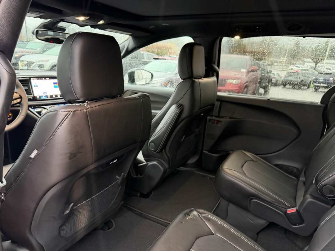 2026 Chrysler Pacifica Select - Image 30