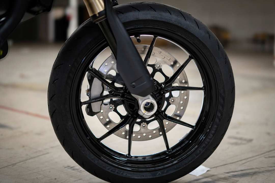 2024 Ducati Hypermotard 698 Mono - Image 8