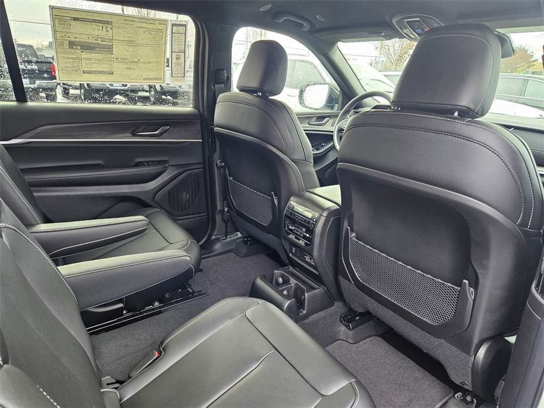 2025 Jeep Grand Cherokee L Limited - Image 37