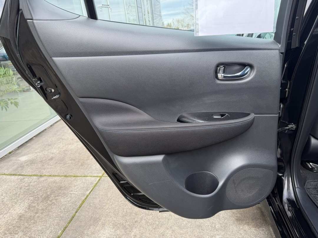 2019 Nissan LEAF SV - Image 29