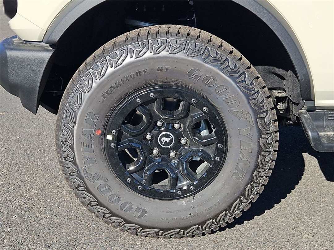 2025 Ford Bronco Outer Banks - Image 36