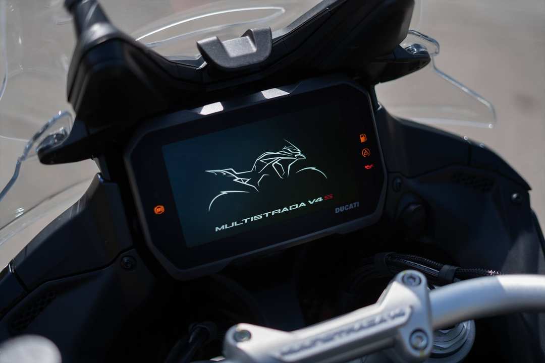 2025 Ducati Multistrada V4 S Travel & Radar - Image 3