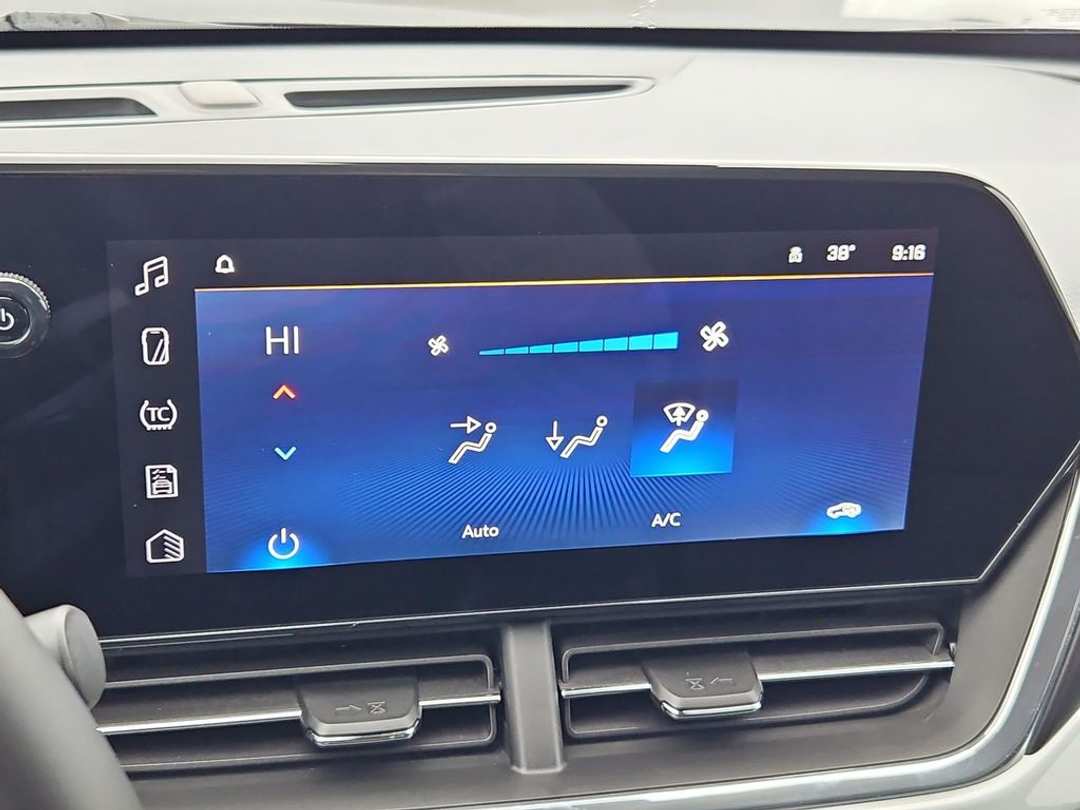 2025 Chevrolet Trax LT - Image 18