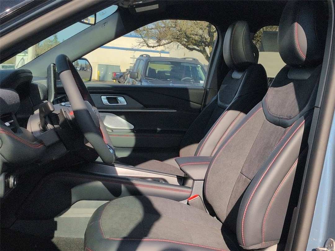 2026 Ford Explorer ST - Image 13