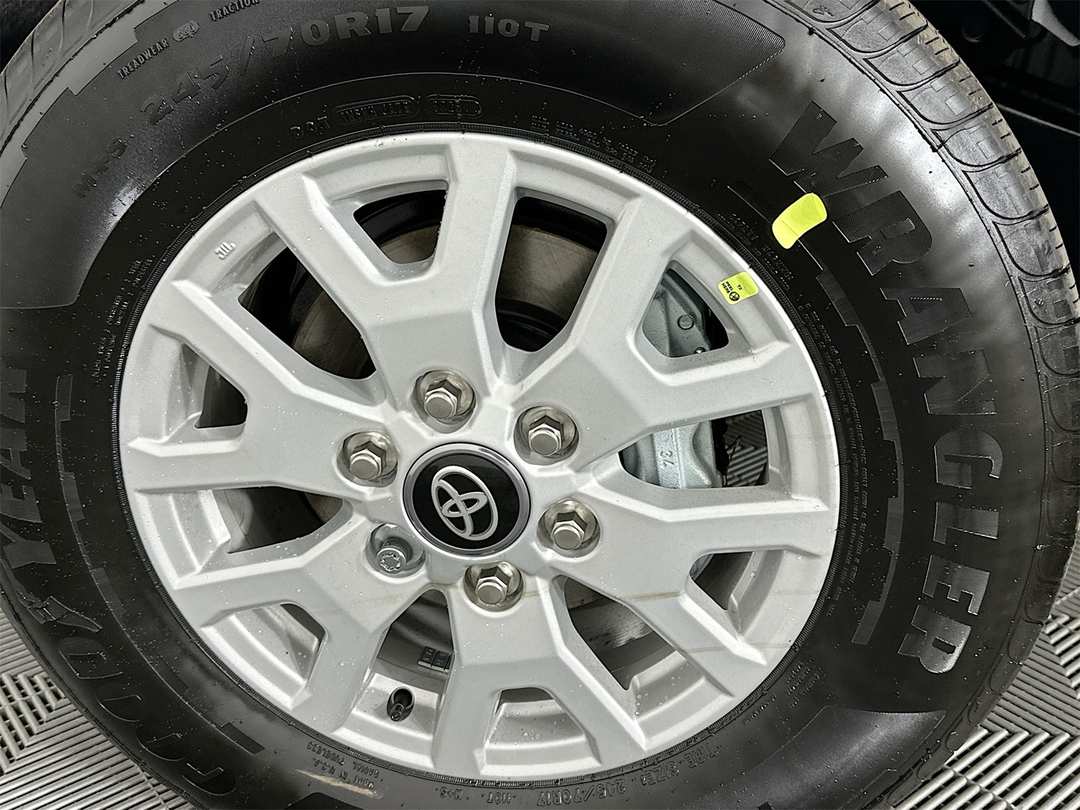 2025 Toyota Tacoma SR5 - Image 29