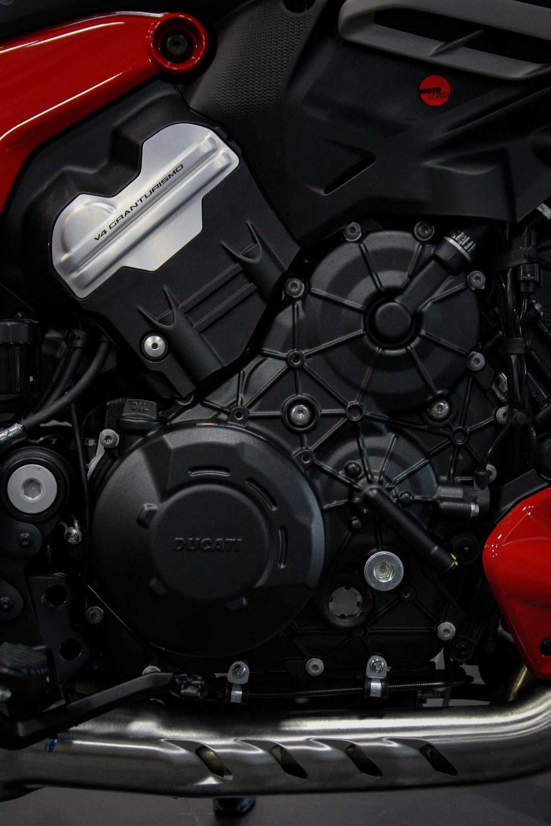 2025 Ducati Diavel V4 - Image 6