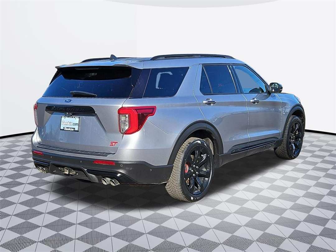 2022 Ford Explorer ST - Image 6