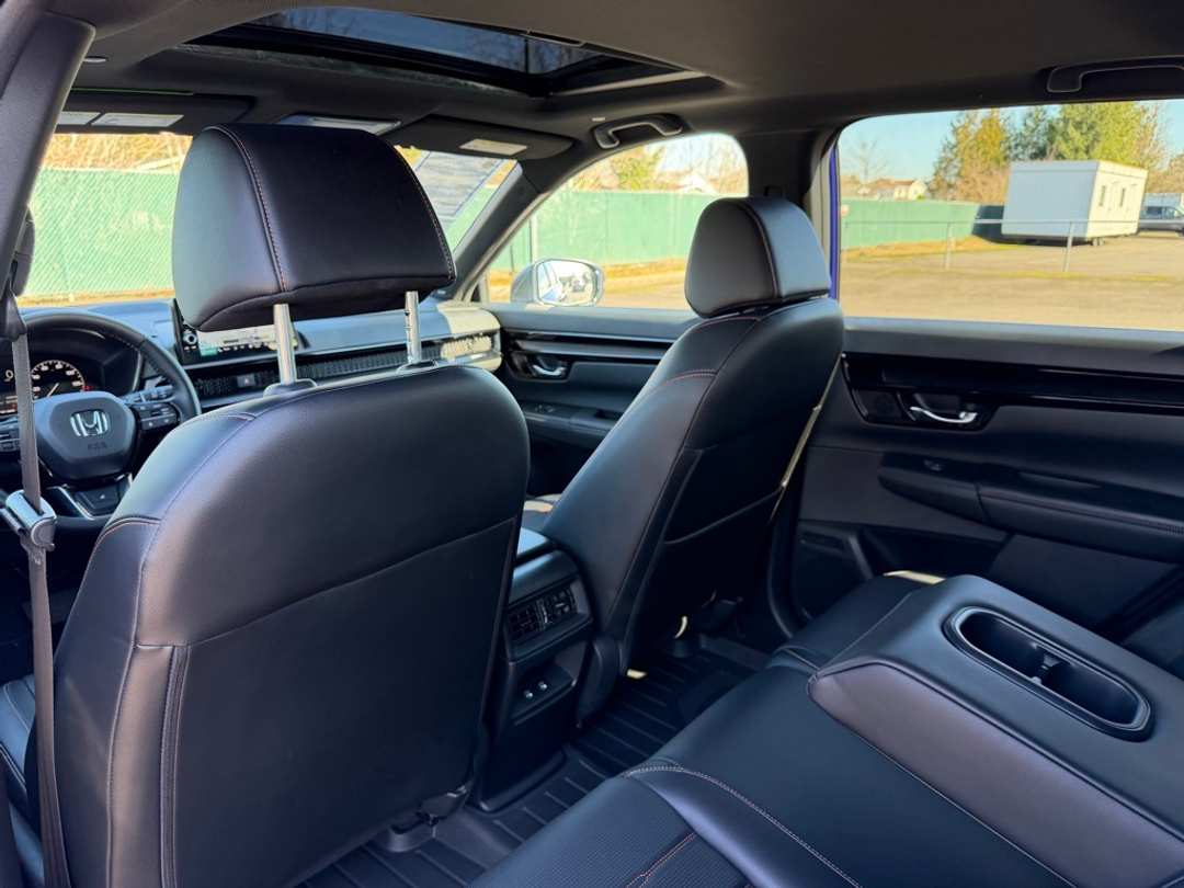 2025 Honda CR-V Sport Touring - Image 32