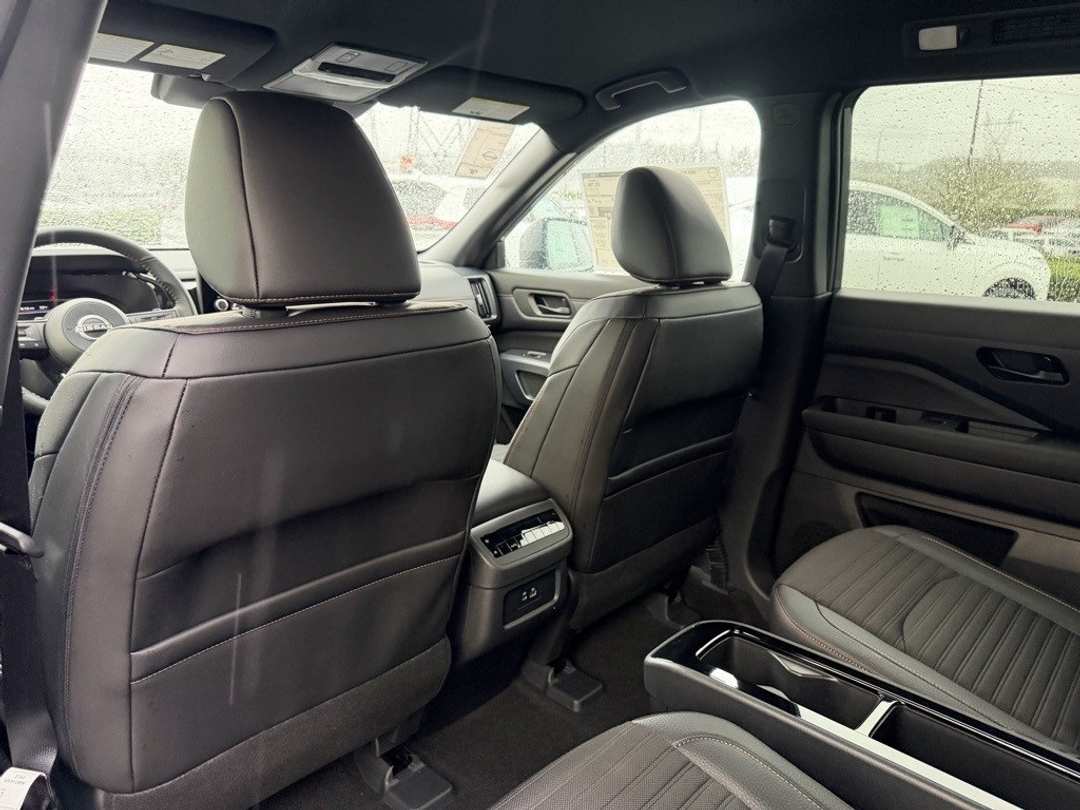 2025 Nissan Pathfinder Rock Creek - Image 31